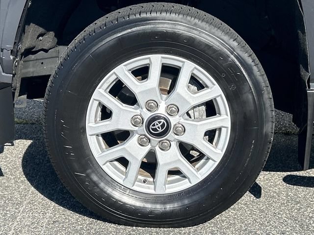 Used 2024 Toyota Tacoma SR5 AWD/4WD image 9