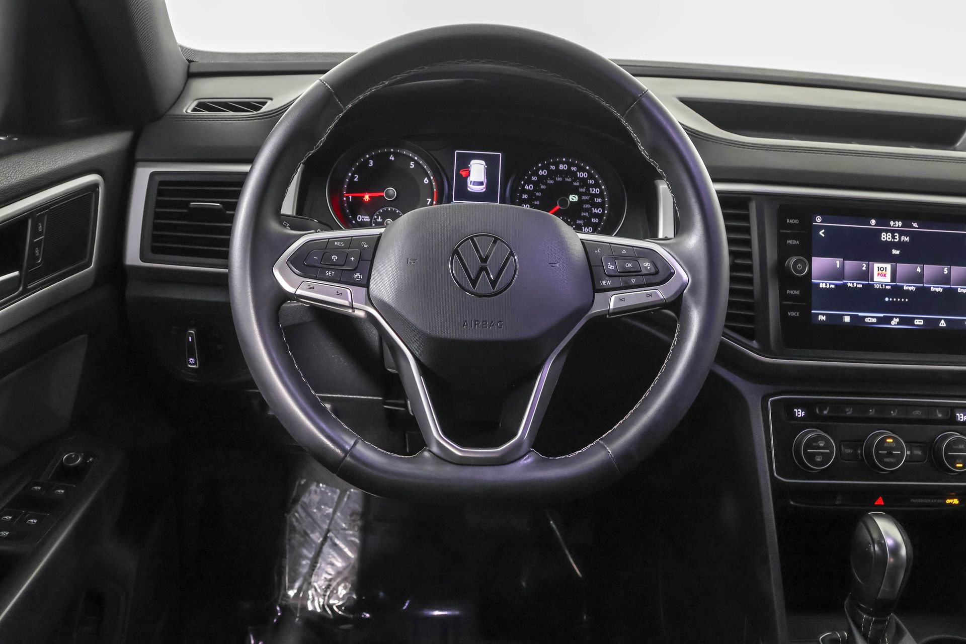 Used 2021 Volkswagen Atlas Cross Sport SE w/ 20" Black Wheels Package FWD image 25