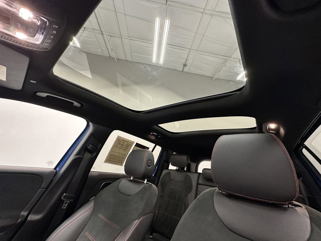 Certified 2025 Mercedes-Benz GLB 250 image 33