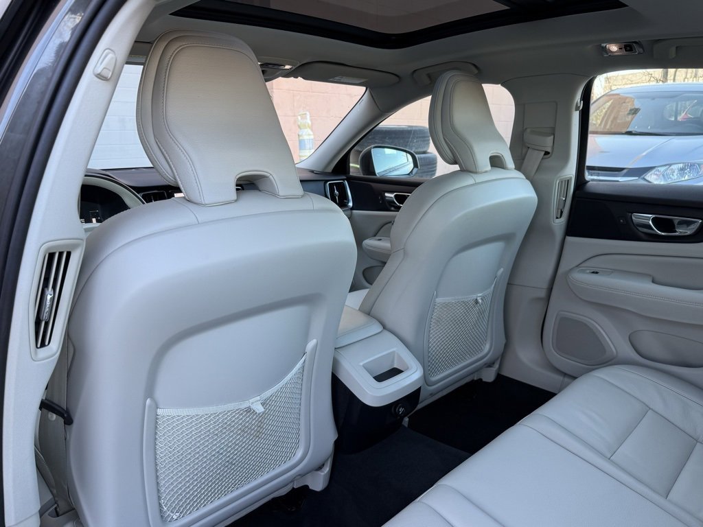 Used 2019 Volvo S60 T5 Momentum w/ Premium Package image 12