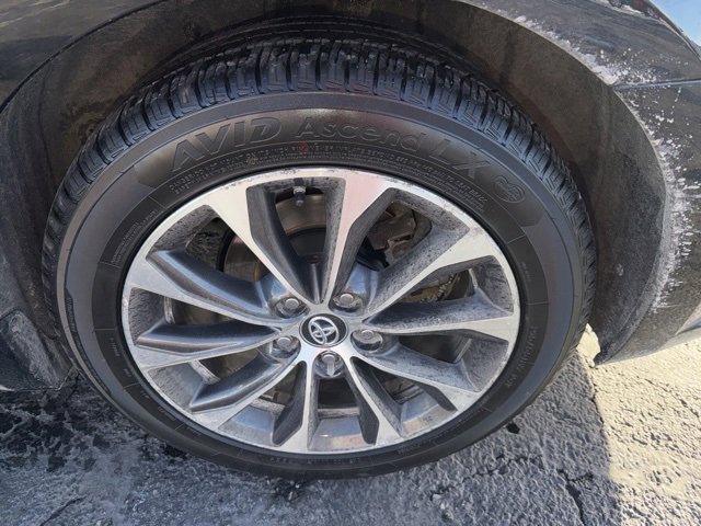 Used 2018 Toyota Avalon XLE Premium image 30