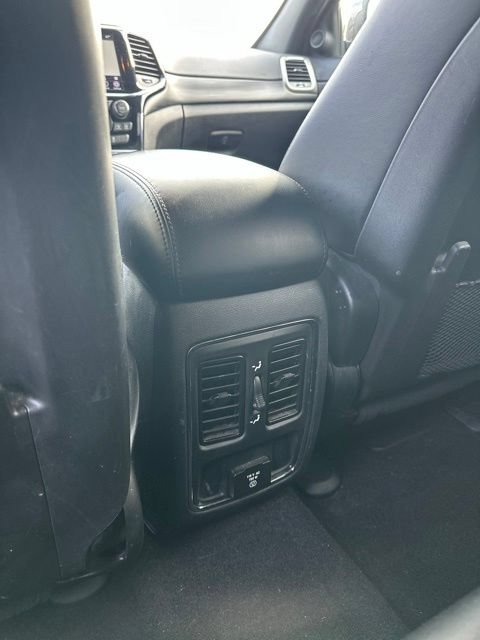 Used 2019 Jeep Grand Cherokee Altitude AWD/4WD image 24