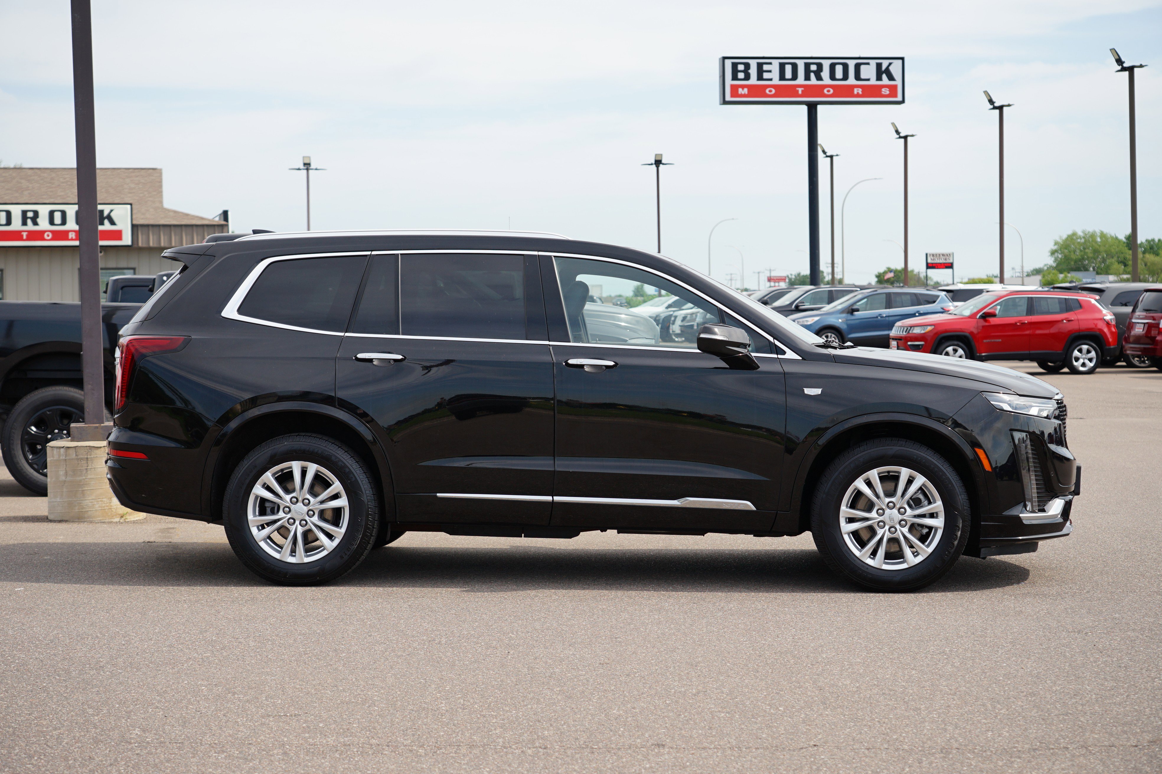 Used 2023 Cadillac XT6 Luxury image 2