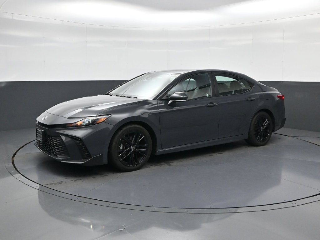 Used 2025 Toyota Camry SE FWD image 4