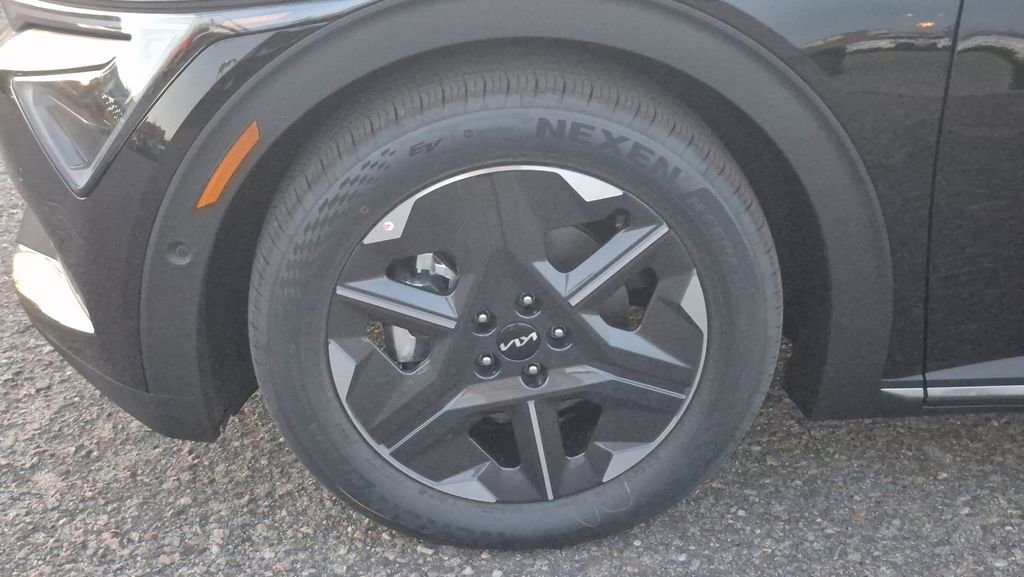 New 2025 Kia EV6 Light w/ Light LR Technology Package image 17