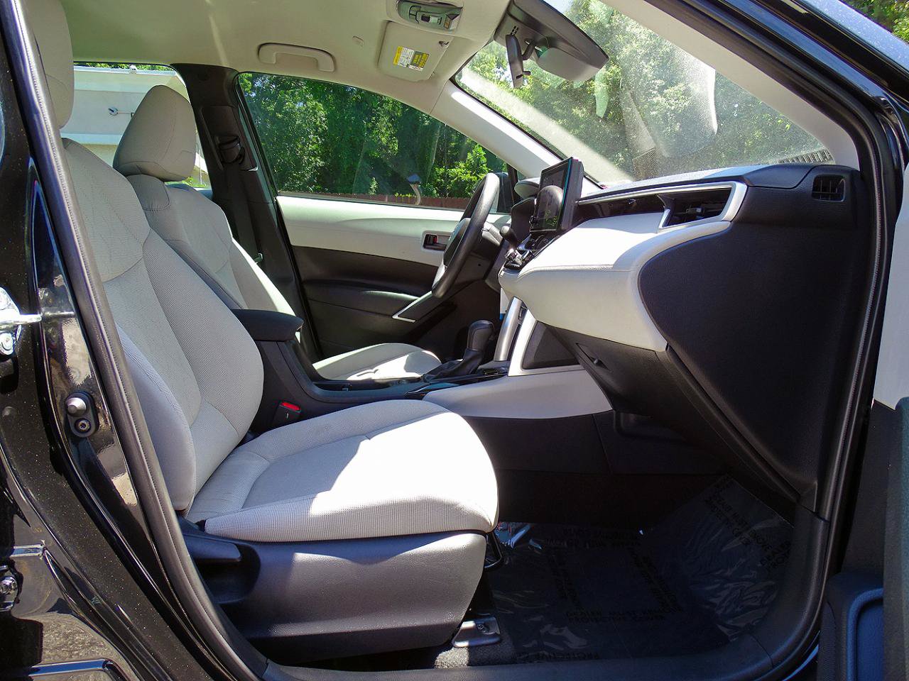 Used 2024 Toyota Corolla Cross L FWD image 34