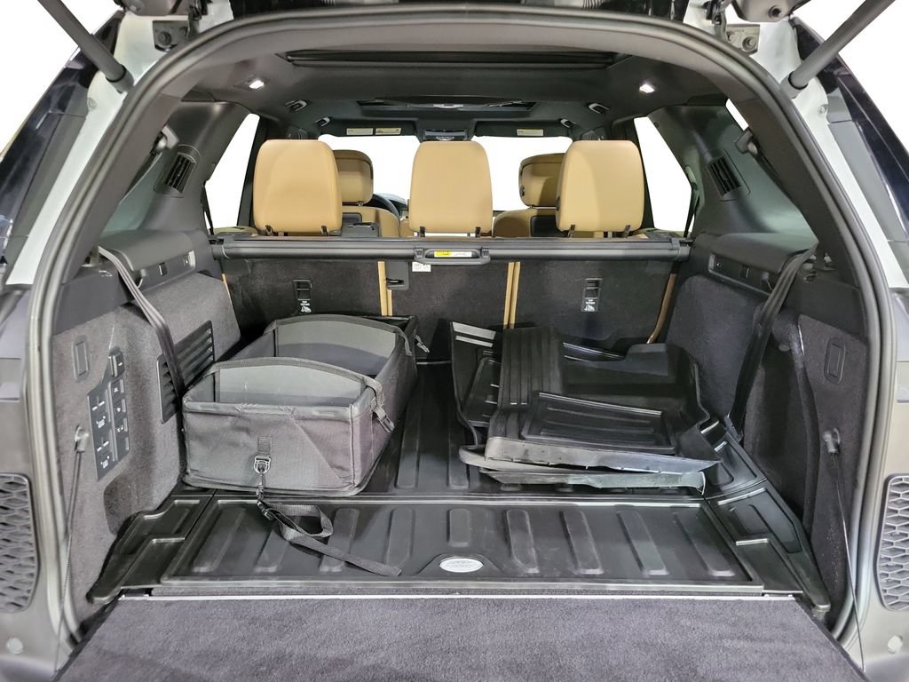 Used 2024 Land Rover Discovery Metropolitan Edition AWD/4WD image 29