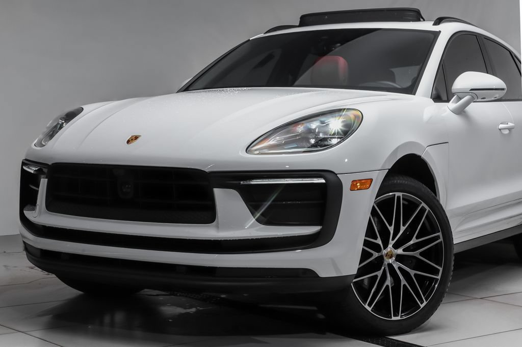 Used 2025 Porsche Macan AWD/4WD image 2