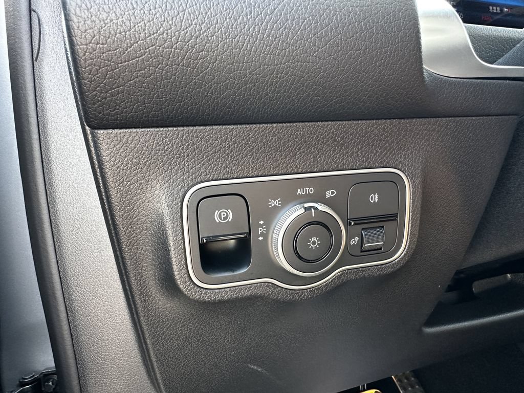 Certified 2026 Mercedes-Benz GLB 35 AMG 4MATIC image 34