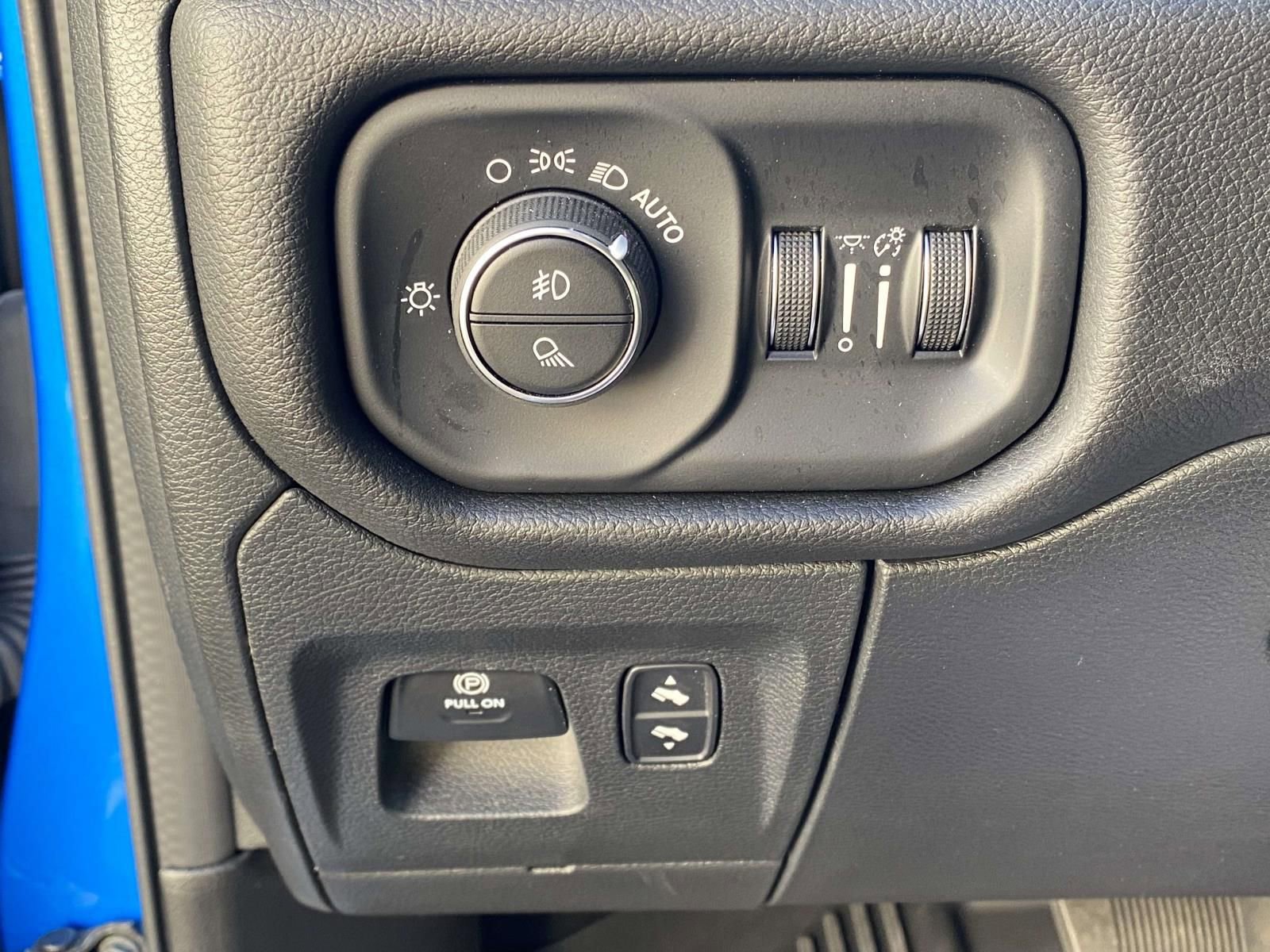 Used 2023 RAM 1500 Laramie AWD/4WD image 19