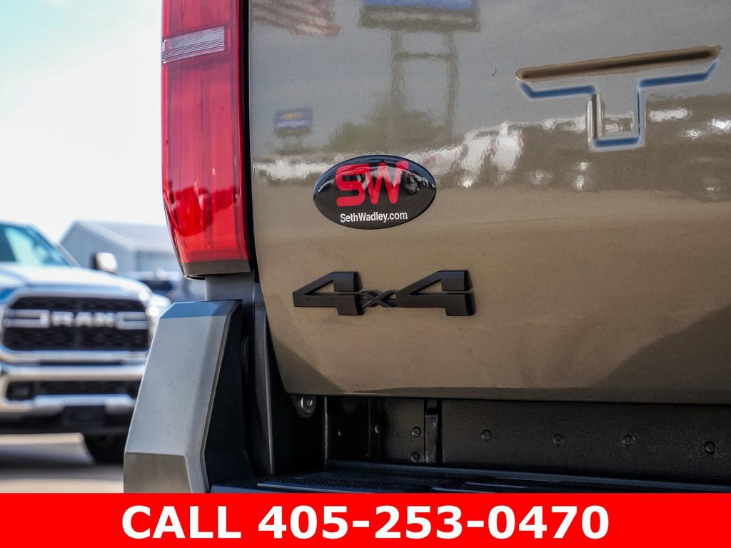 Used 2025 Toyota Tacoma TRD Off-Road AWD/4WD image 15