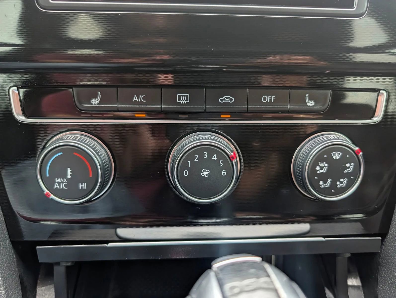 Used 2015 Volkswagen GTI S FWD image 37