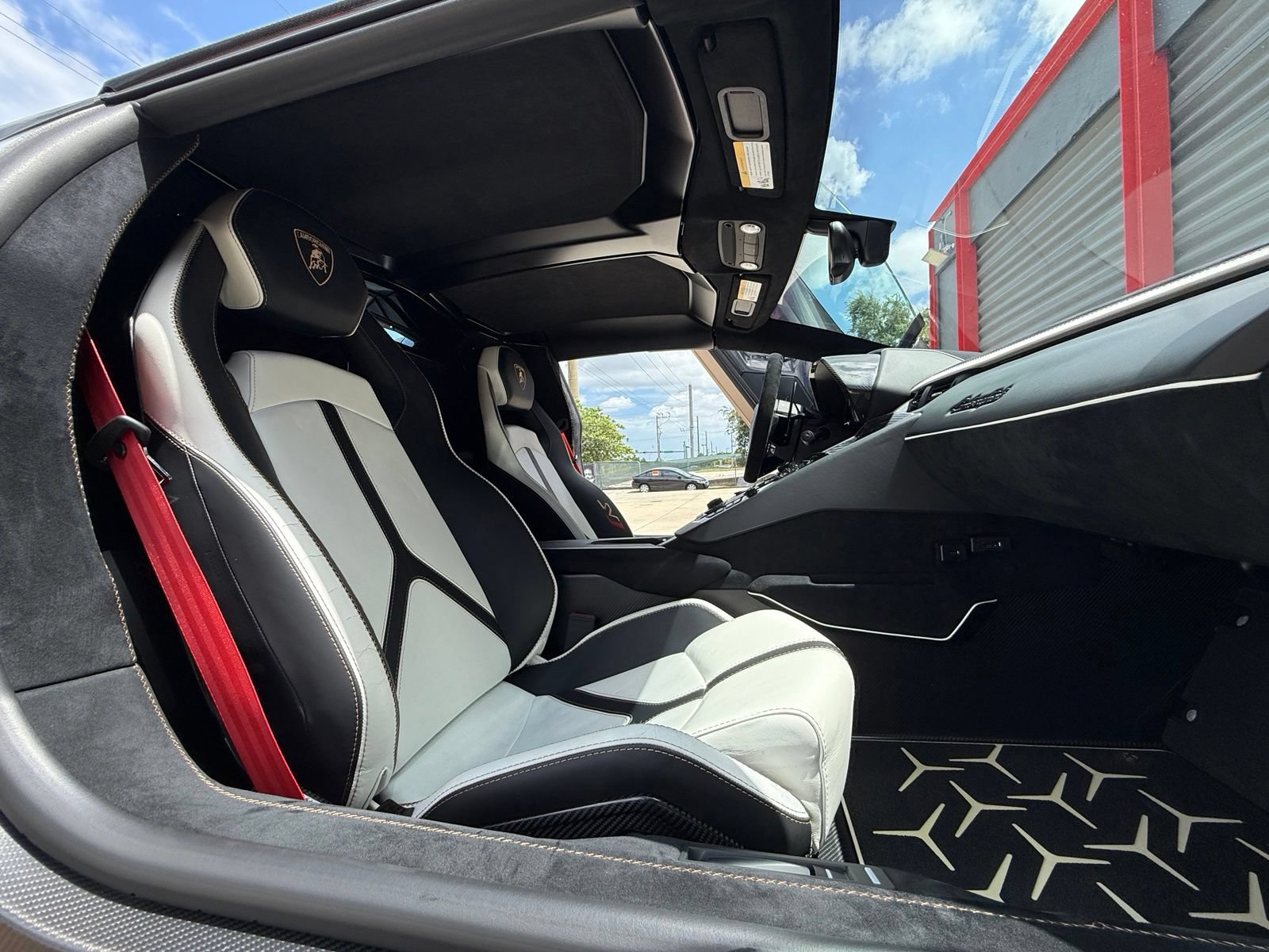 Used 2020 Lamborghini Aventador SVJ AWD/4WD image 41