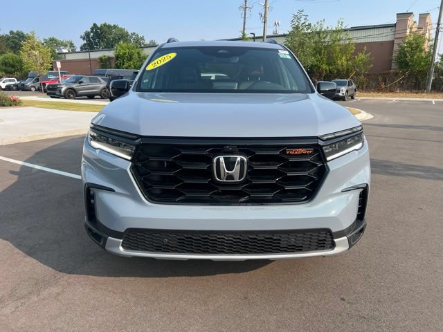 Used 2025 Honda Pilot TrailSport image 2