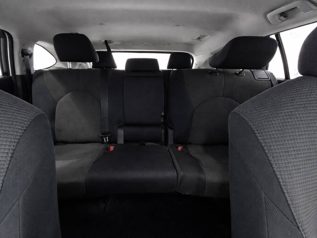 Used 2023 Toyota Highlander LE FWD image 14