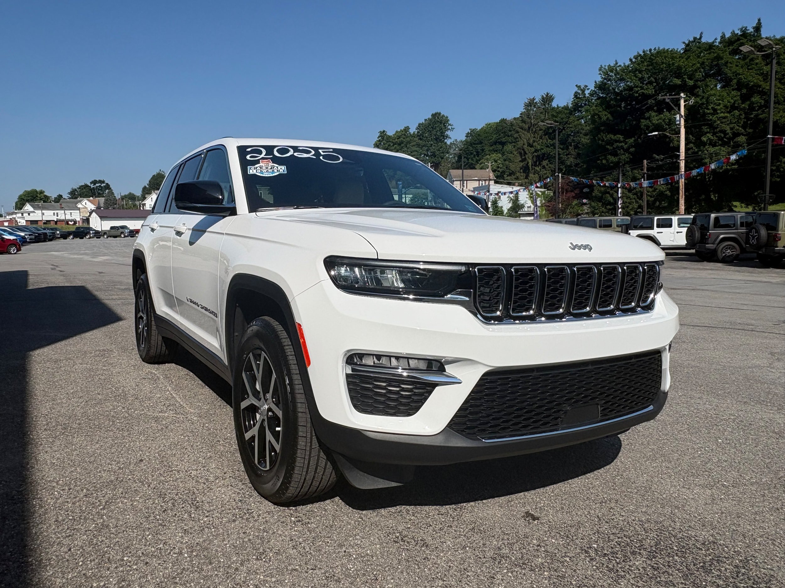 Certified 2025 Jeep Grand Cherokee Limited AWD/4WD image 5