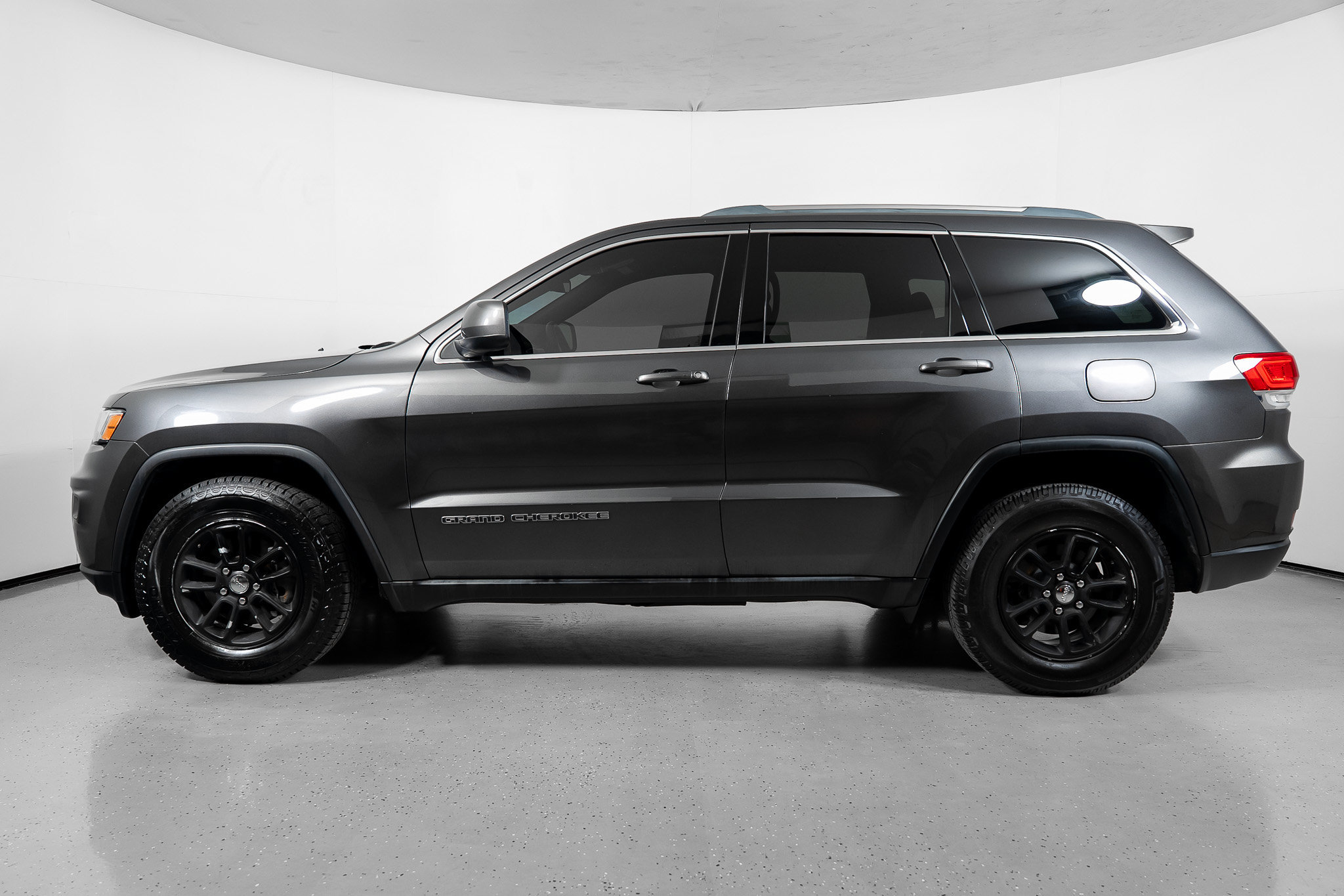 Used 2018 Jeep Grand Cherokee Laredo RWD image 13