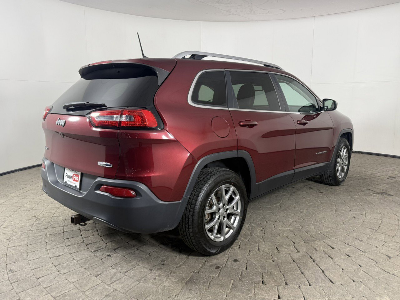 Used 2018 Jeep Cherokee Latitude Plus w/ Cold Weather Group image 9