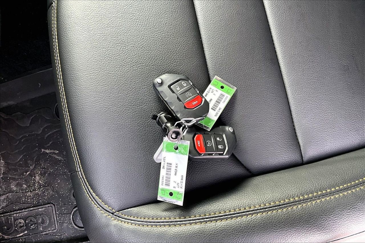 New 2026 Jeep Wrangler Sahara AWD/4WD image 30