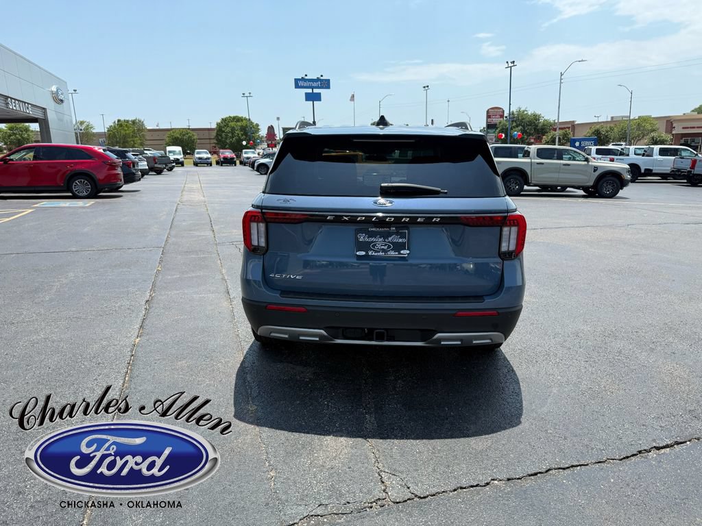 Used 2025 Ford Explorer Active w/ Active Comfort Package RWD image 4