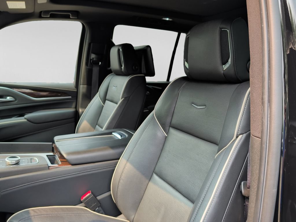Used 2021 Cadillac Escalade Premium Luxury AWD/4WD image 17