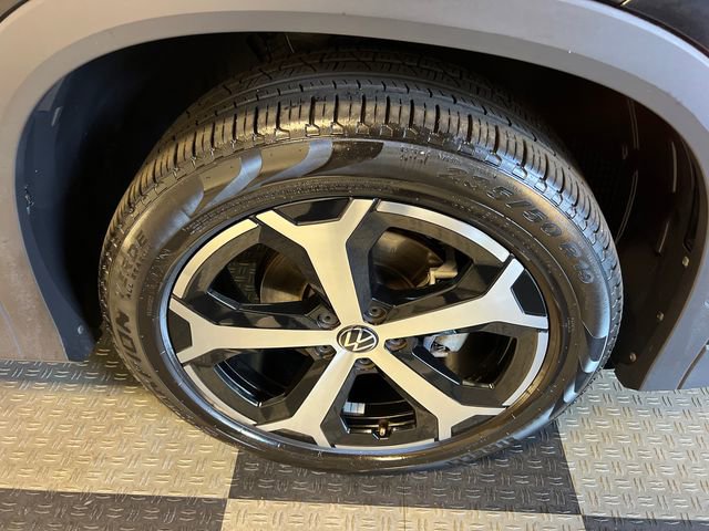 Certified 2025 Volkswagen Tiguan SE FWD image 10