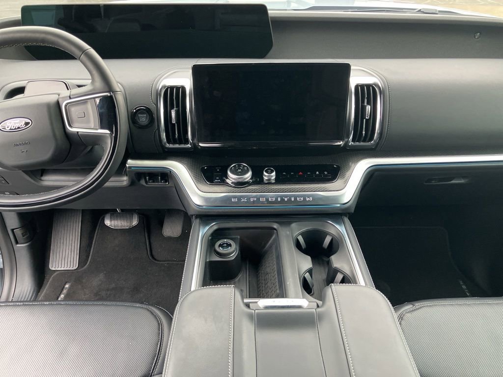Used 2025 Ford Expedition Max Platinum w/ Stealth Performance Package image 19