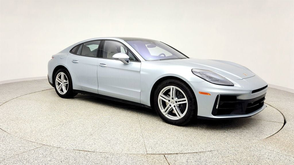 Used 2024 Porsche Panamera image 3