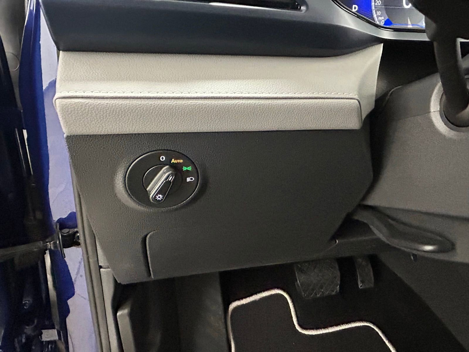 Used 2024 Volkswagen Taos SE w/ Panoramic Sunroof Package image 25