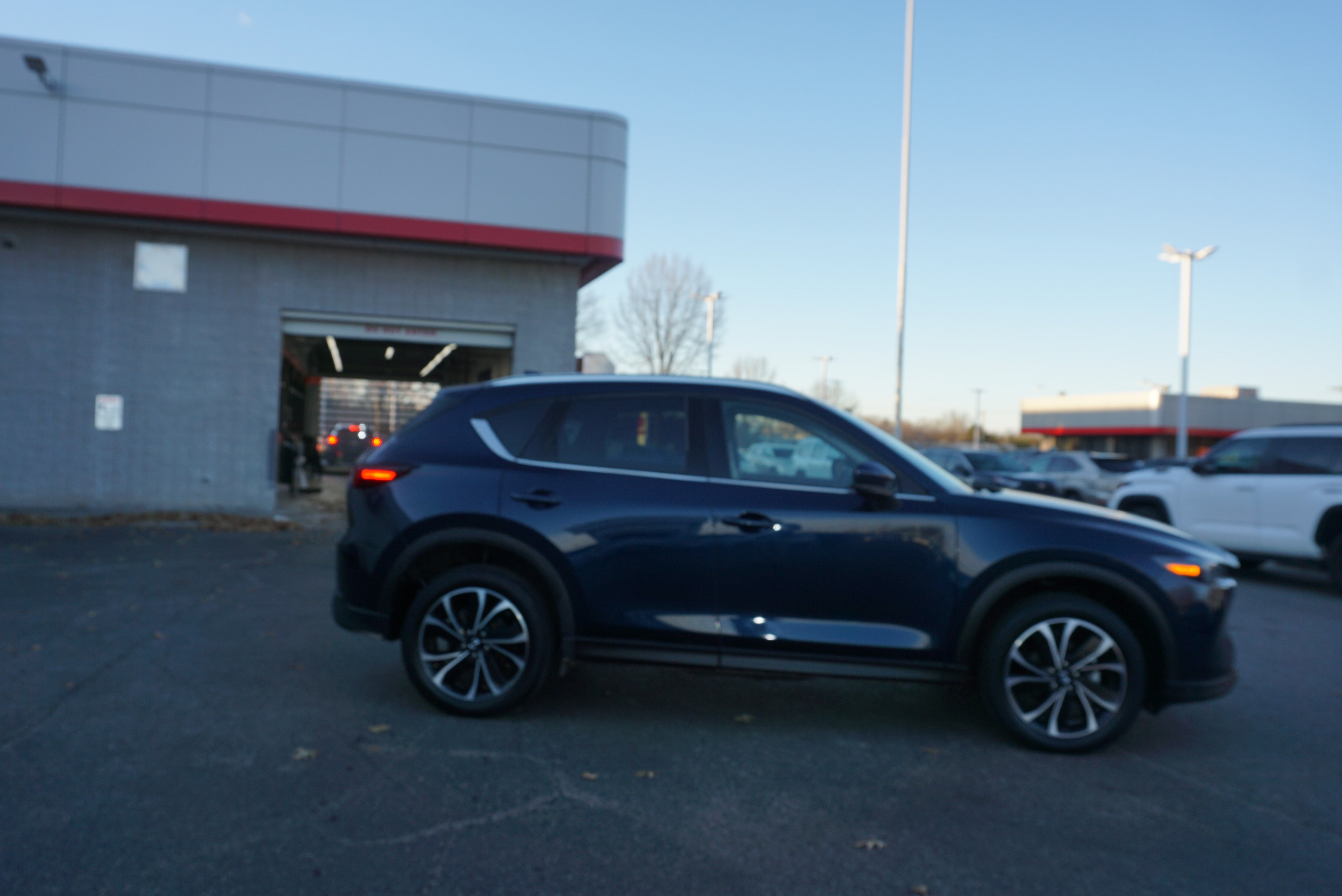 Used 2023 MAZDA CX-5 AWD 2.5 S w/ Premium Plus Pkg image 3