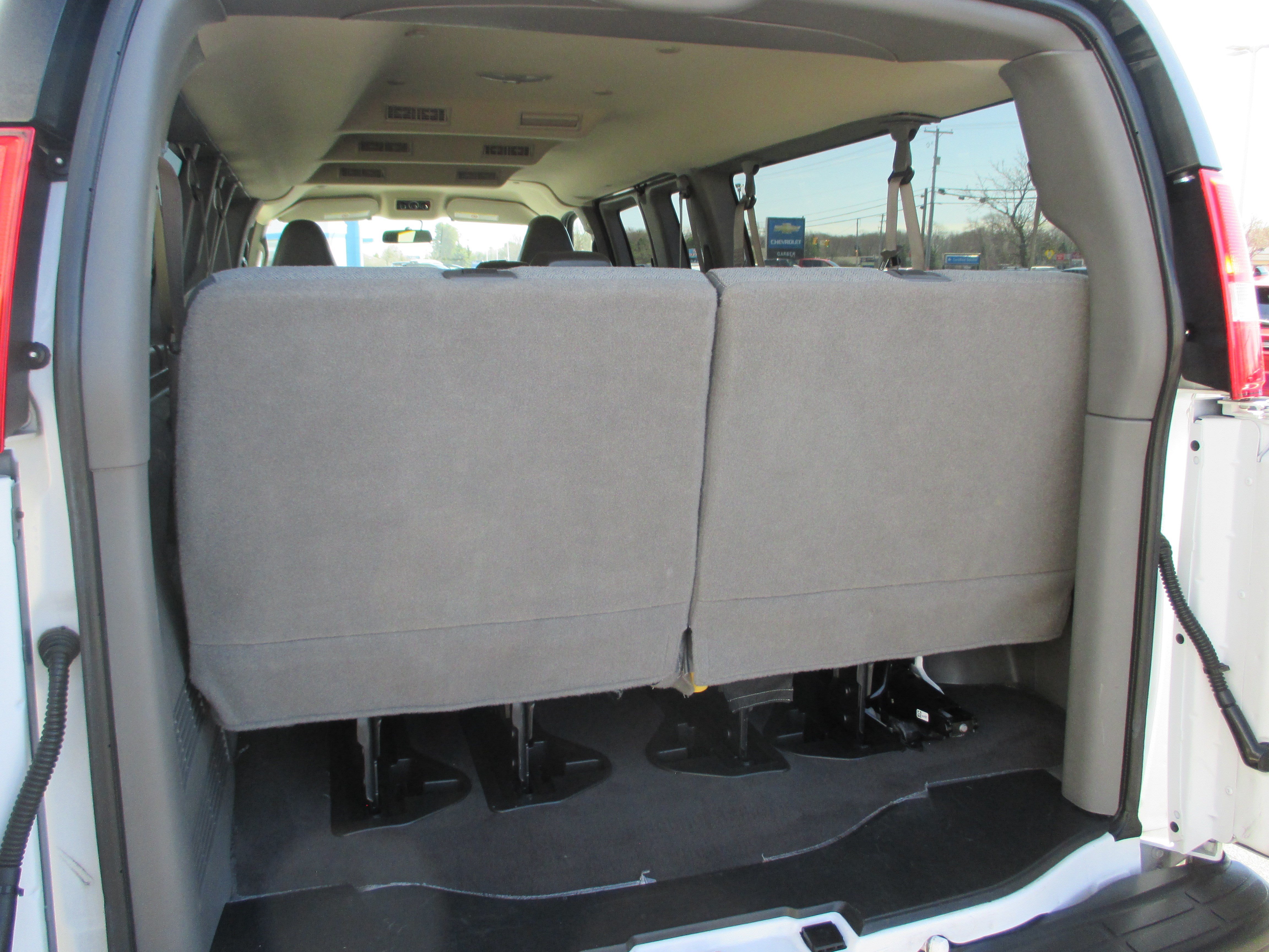 Used 2025 Chevrolet Express 3500 LS RWD image 9