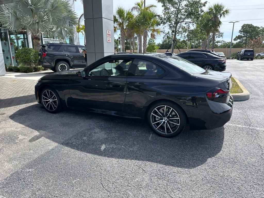Used 2023 BMW 230i Coupe w/ Convenience Package RWD image 4