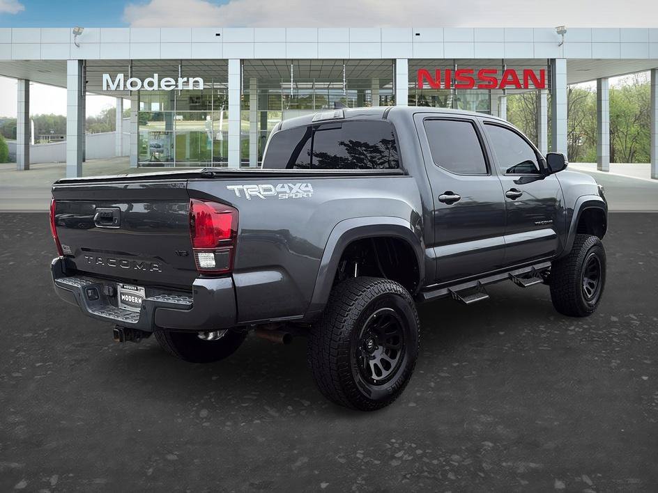 Used 2019 Toyota Tacoma TRD Sport AWD/4WD image 5