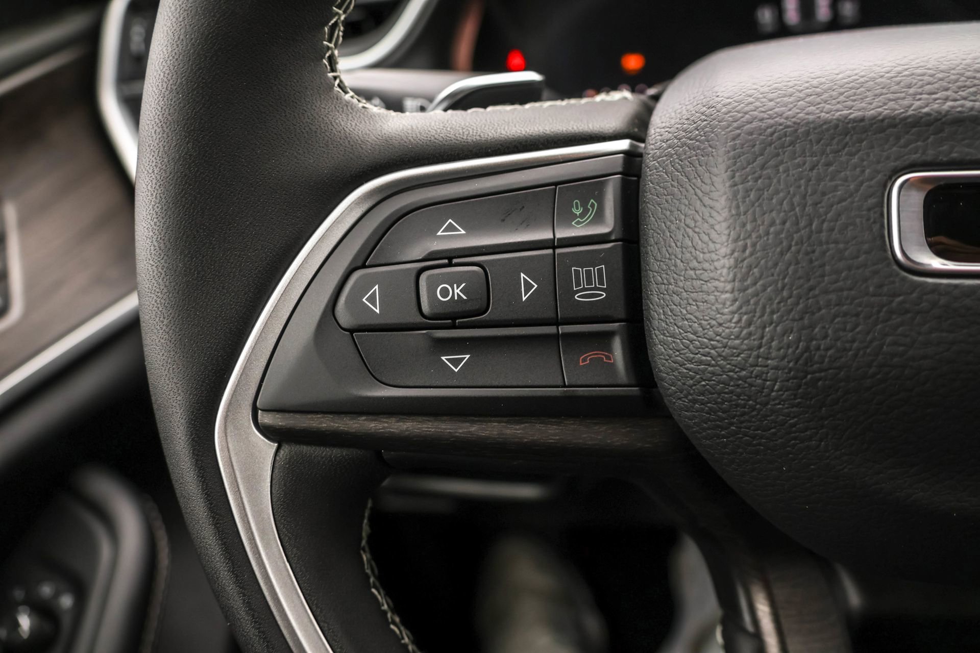 New 2025 Jeep Grand Cherokee Limited image 25