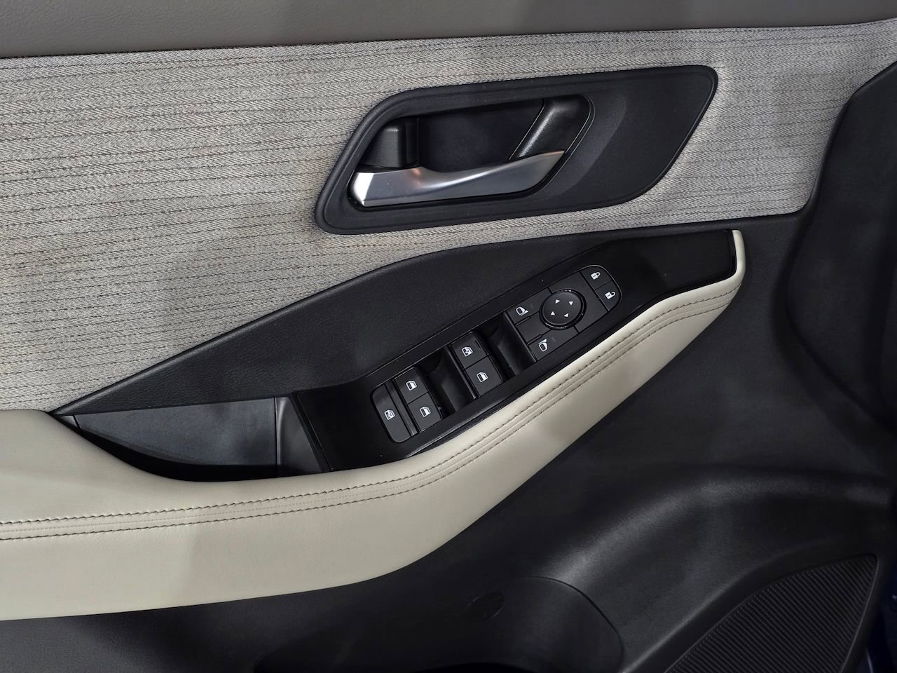 Used 2023 Nissan Rogue SV image 20