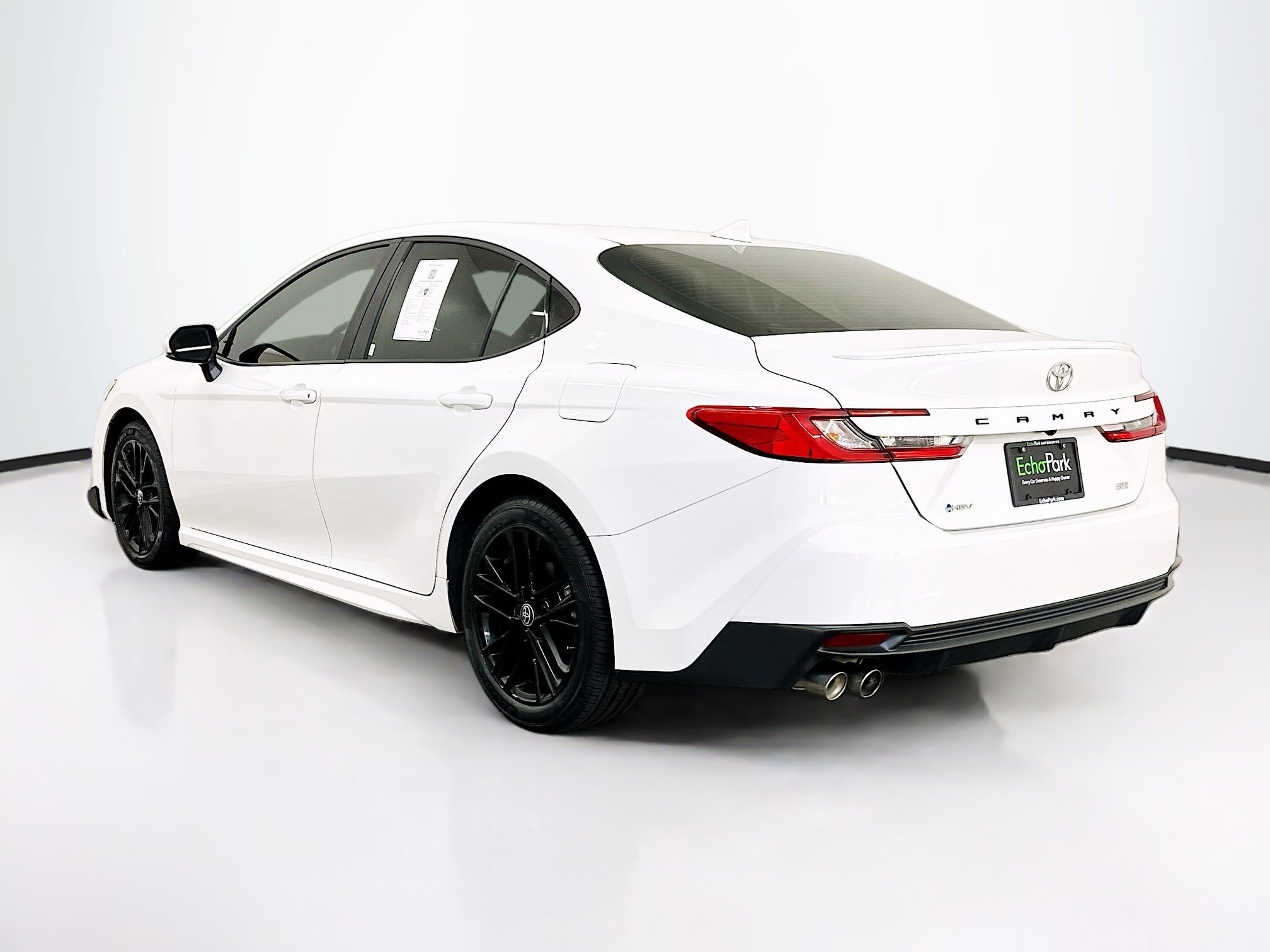 Used 2025 Toyota Camry SE FWD image 5