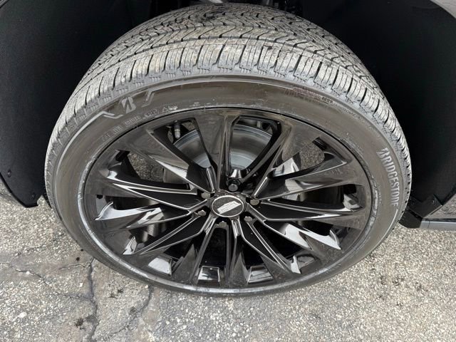 New 2026 Cadillac Escalade ESV Platinum Sport w/ LPO, ONYX Package image 7