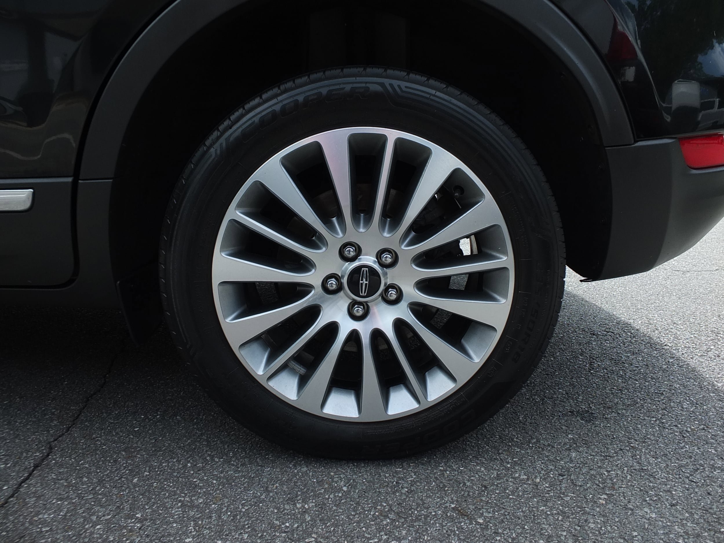 Used 2017 Lincoln MKC Reserve FWD image 10