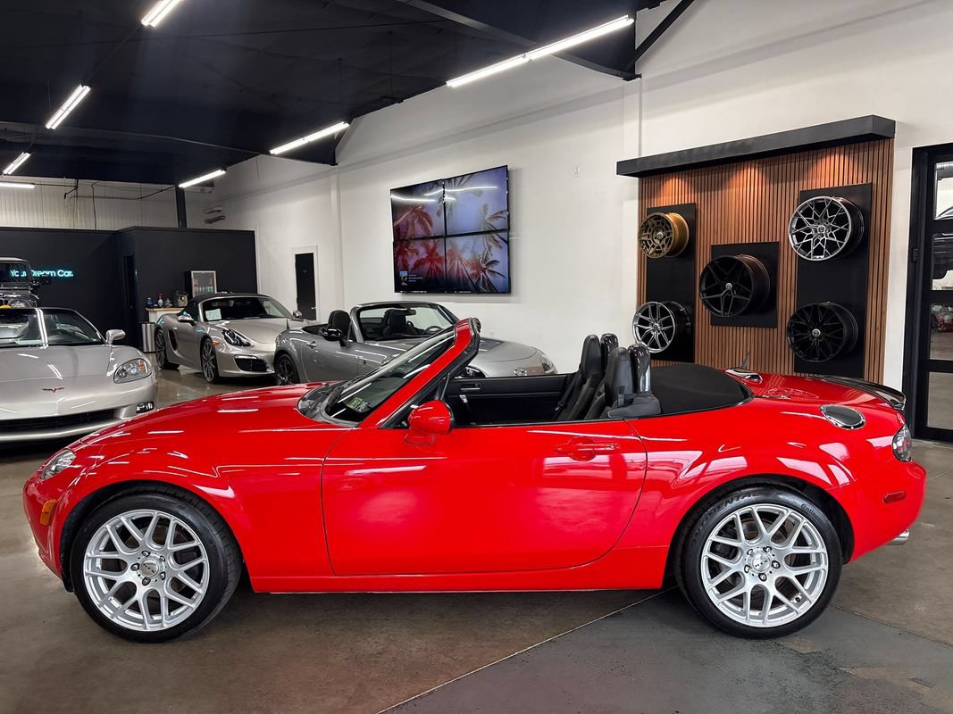 Used 2006 MAZDA MX-5 Miata Grand Touring RWD image 6