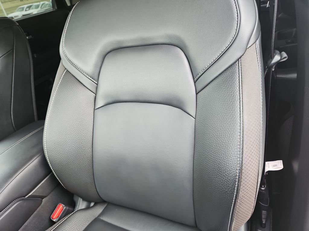 Used 2024 Nissan Pathfinder SL FWD image 16