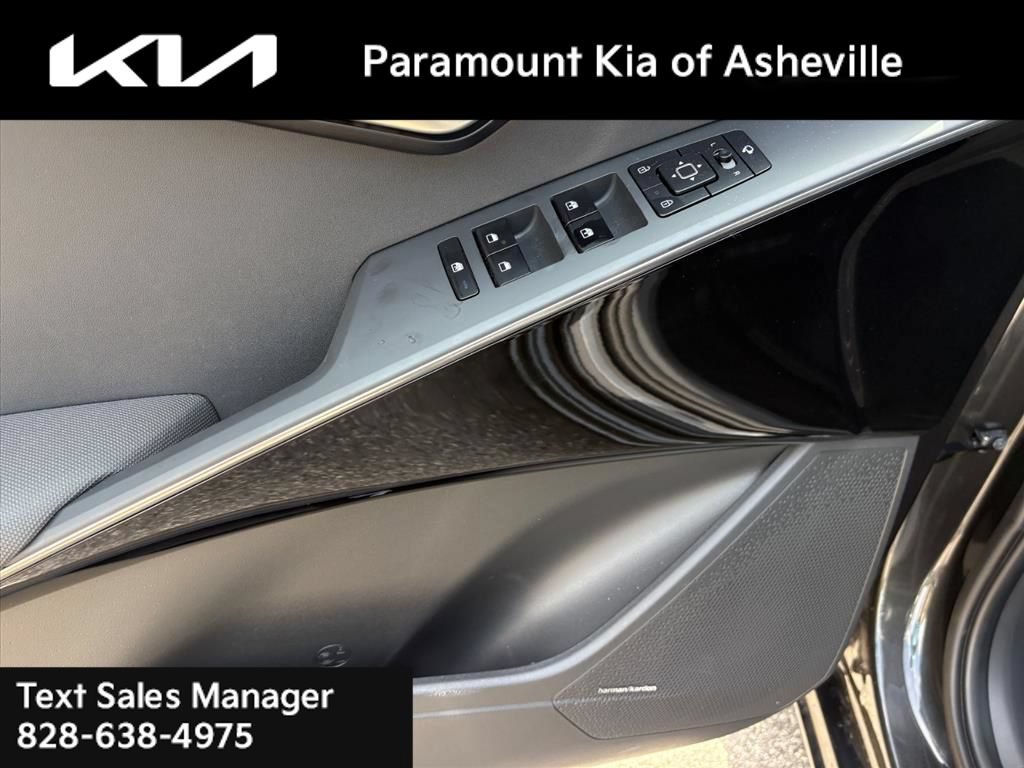 Certified 2025 Kia Niro FWD image 25