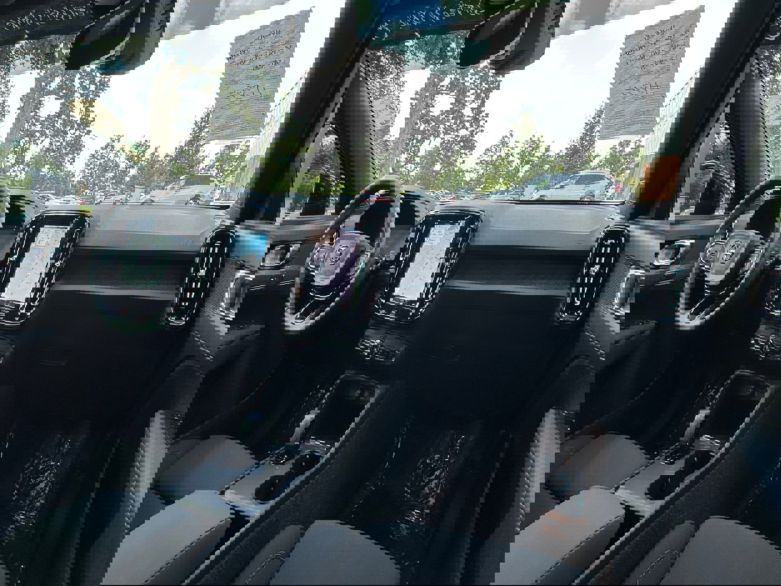 Used 2025 Volvo EX40 Core image 15