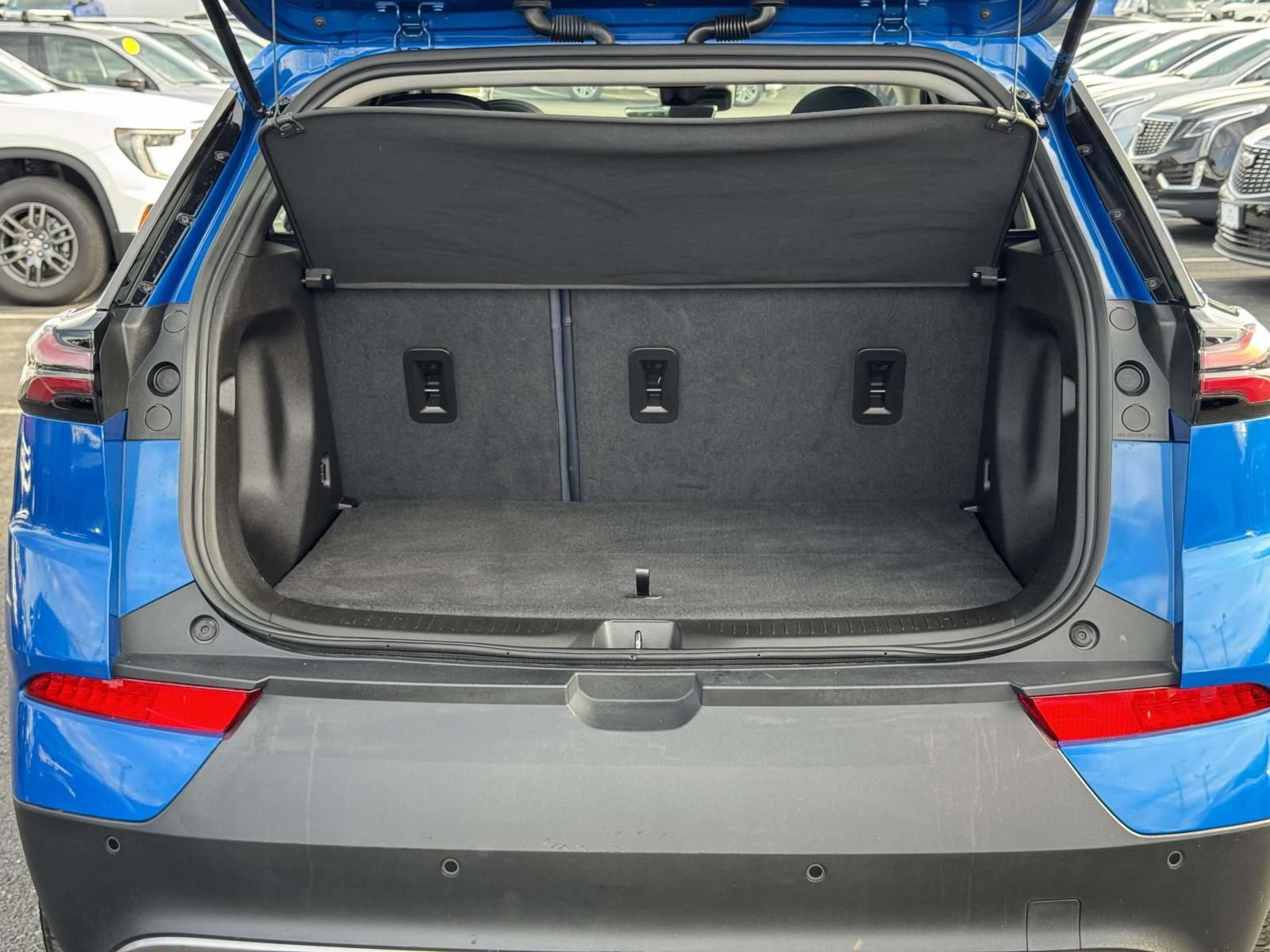 Used 2023 Chevrolet Bolt EUV Premier w/ Sun & Sound Package FWD image 17