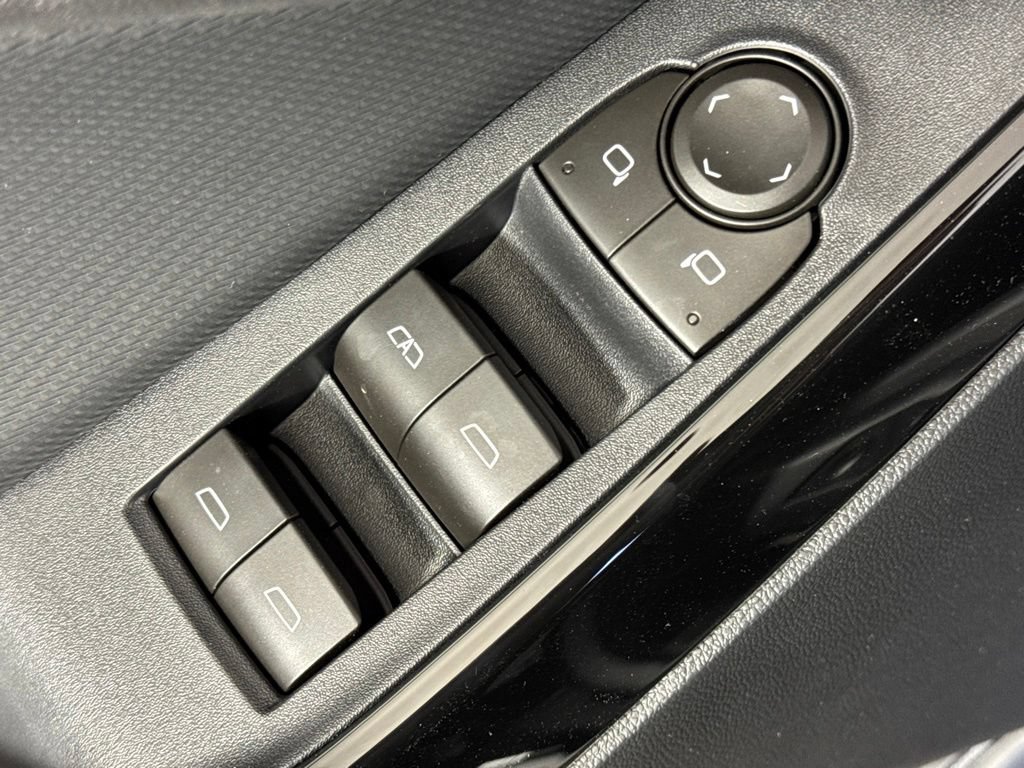 New 2026 Chevrolet Equinox LT w/ Convenience Package II AWD/4WD image 25