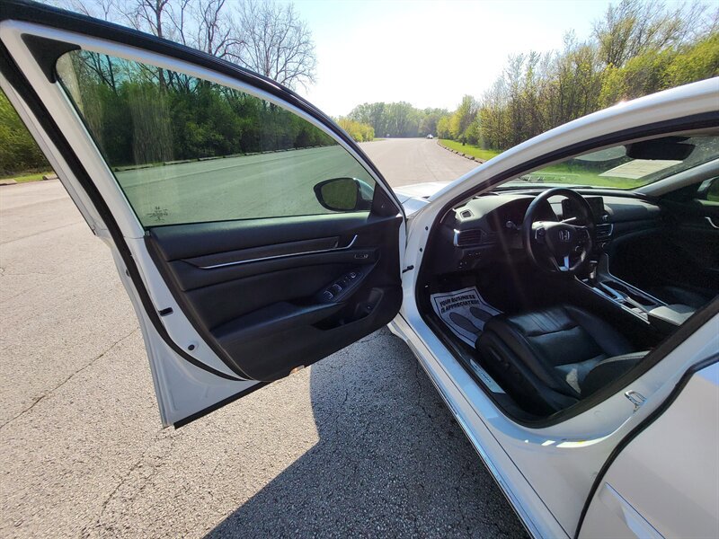 Used 2018 Honda Accord Touring image 23
