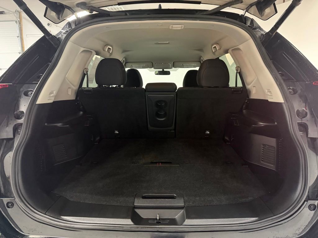 Used 2018 Nissan Rogue SV image 25