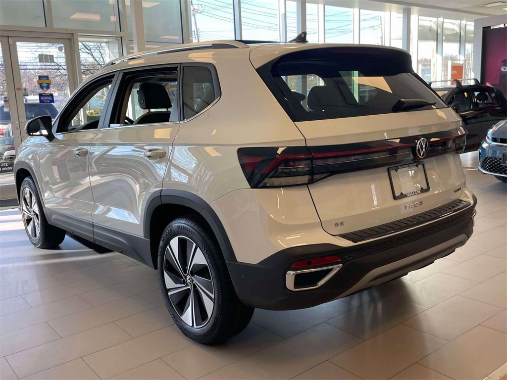 New 2025 Volkswagen Taos SE image 9