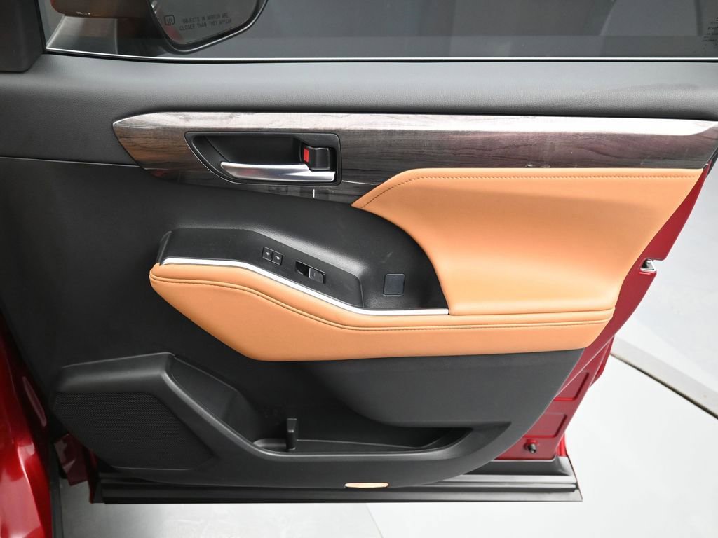 Certified 2025 Toyota Highlander LE image 43
