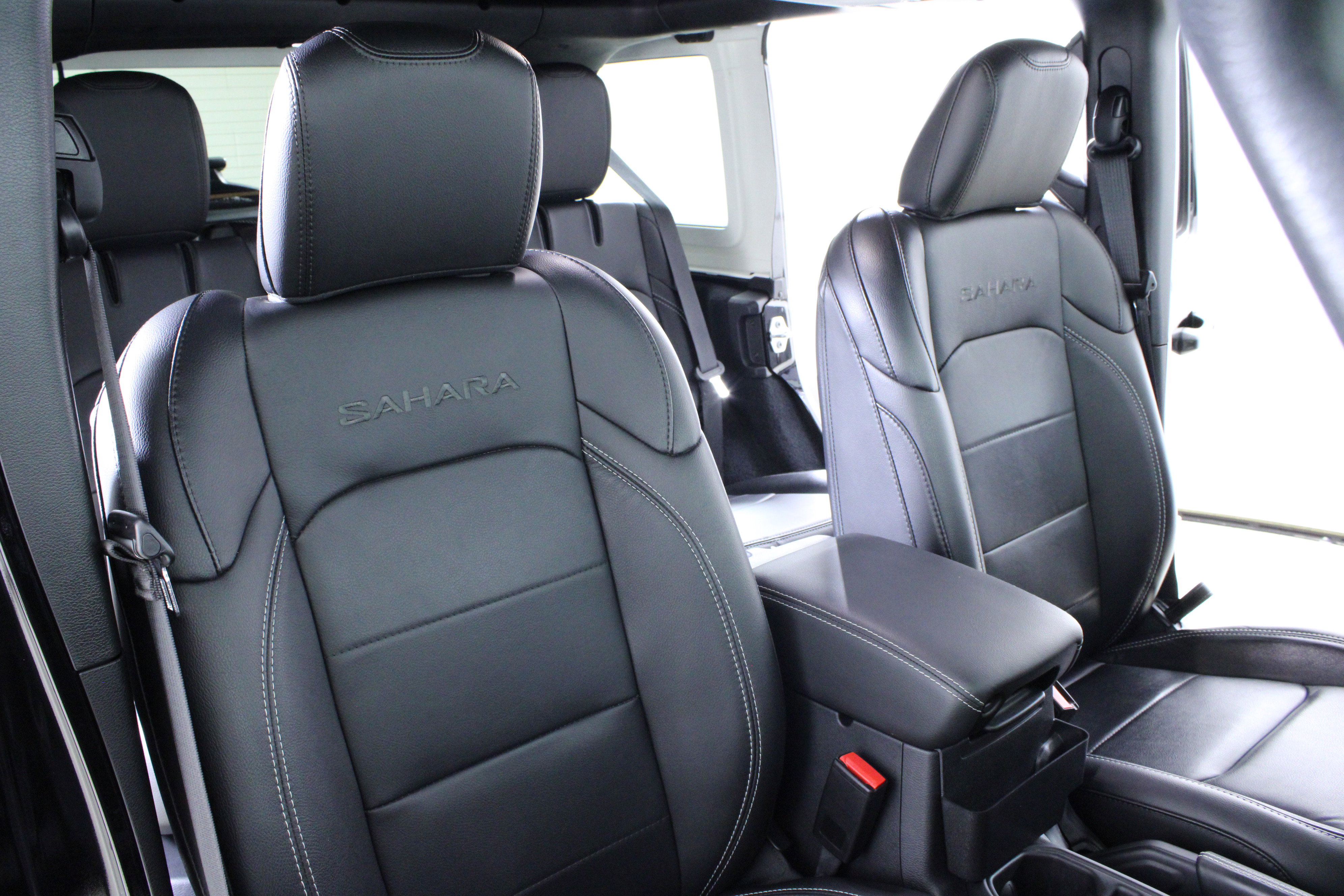 Used 2023 Jeep Wrangler Sahara w/ Cold Weather Group image 19