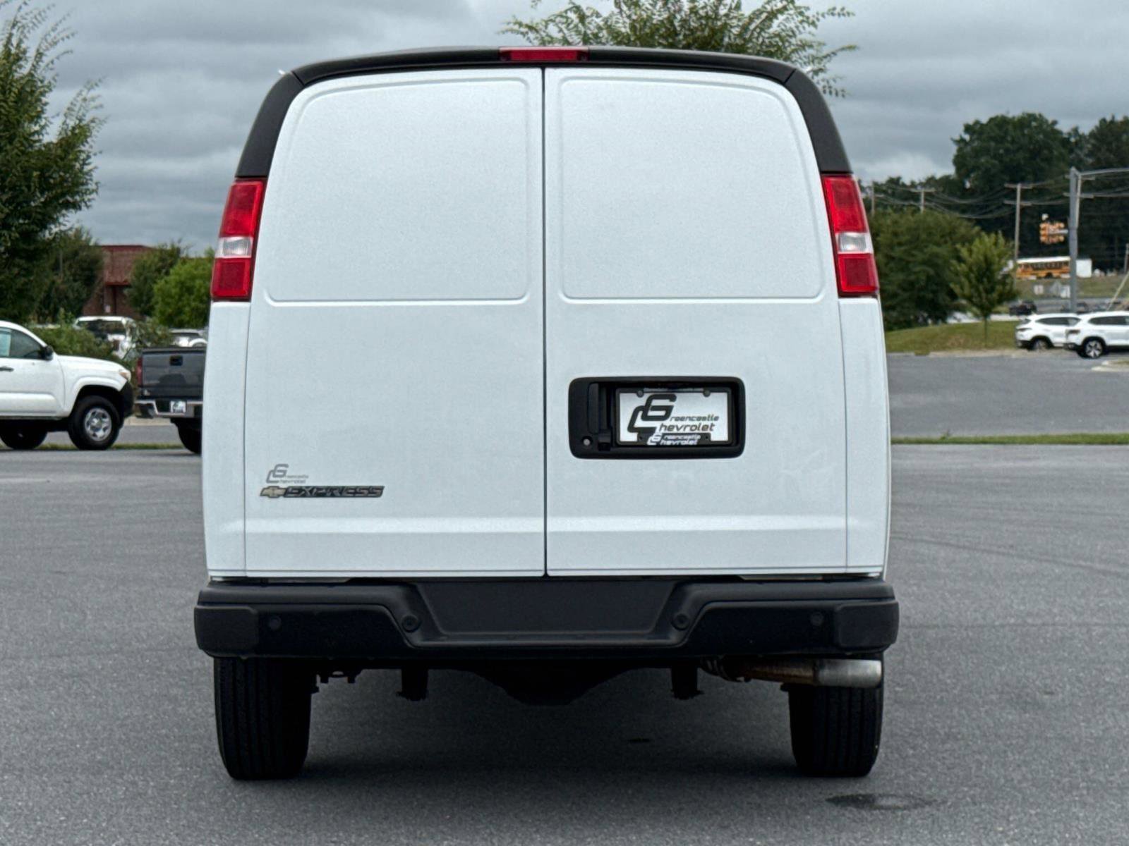 Used 2024 Chevrolet Express 3500 Extended image 23